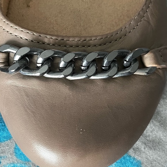 Naturalizer tan leather flat with chain on toe size 6M - Picture 6 of 6